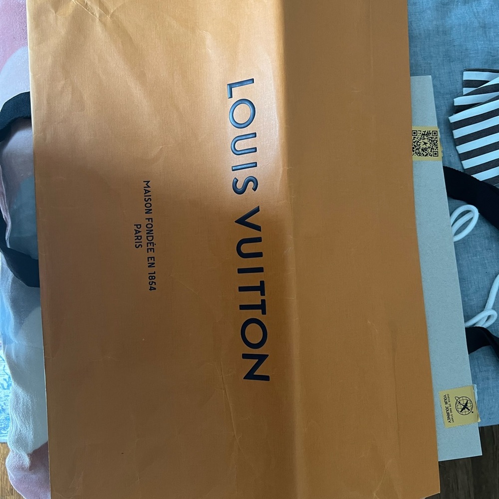 Large Louis Vuitton shopping bag